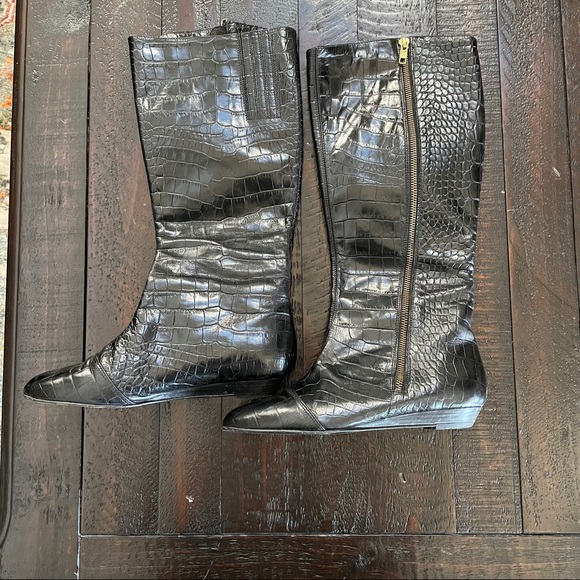 Boots - Picture 5 of 9